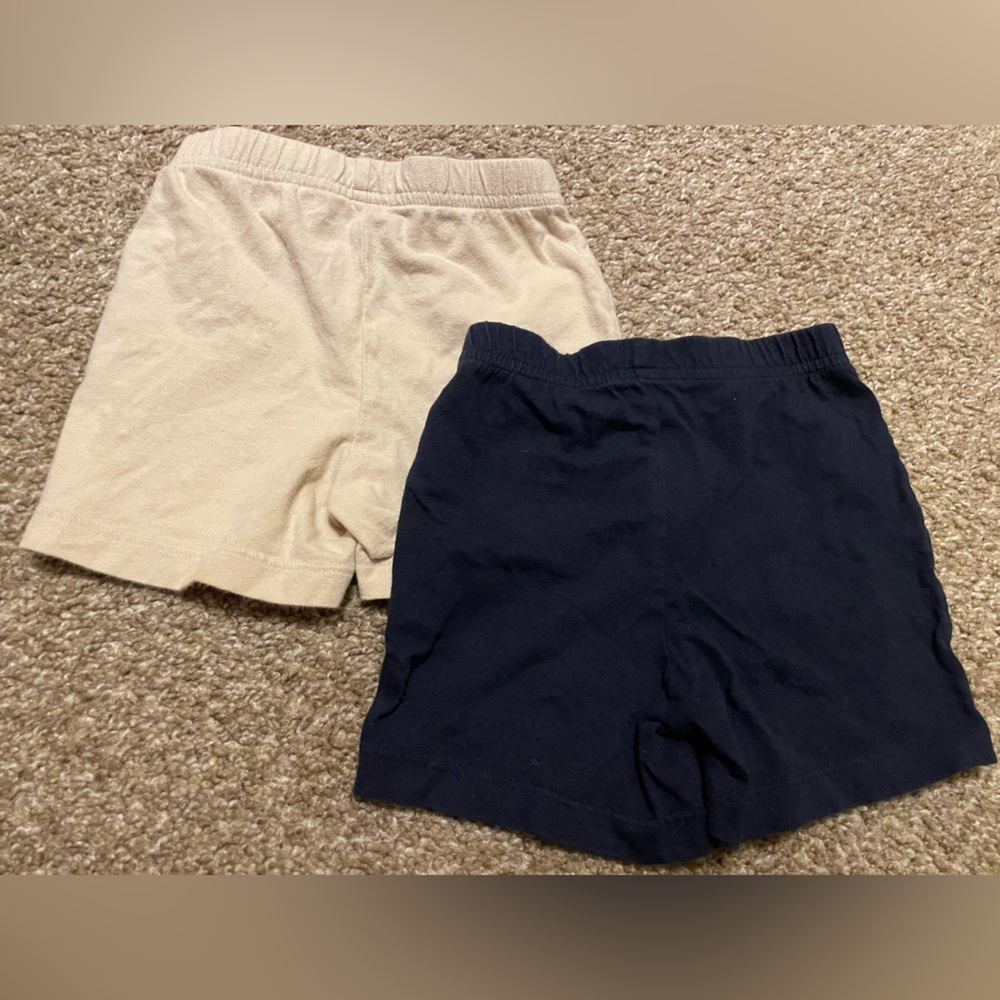 Set up two baby gap boys shorts (12-18m) - Picture 2 of 5